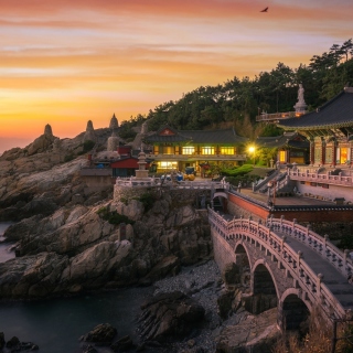 Haedong Yonggungsa, Temple in Busan, South Korea sfondi gratuiti per iPad Air