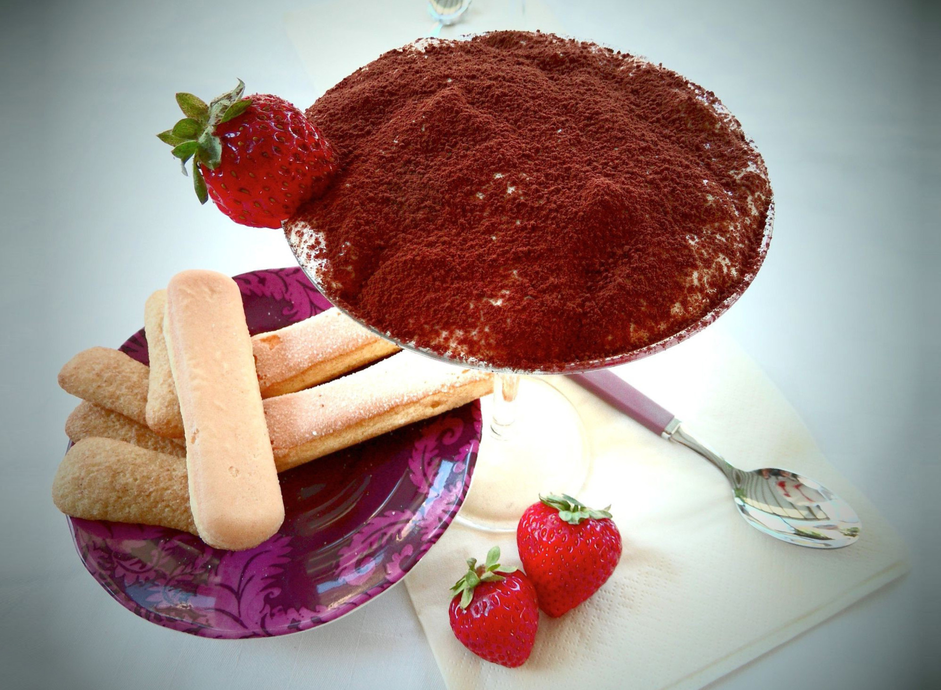 Sfondi Tiramisu with strawberries 1920x1408