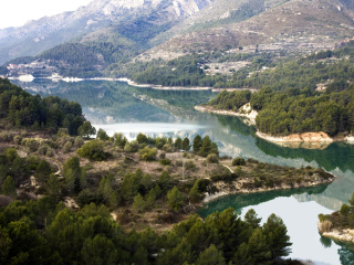 Sfondi River in Mountain 320x240