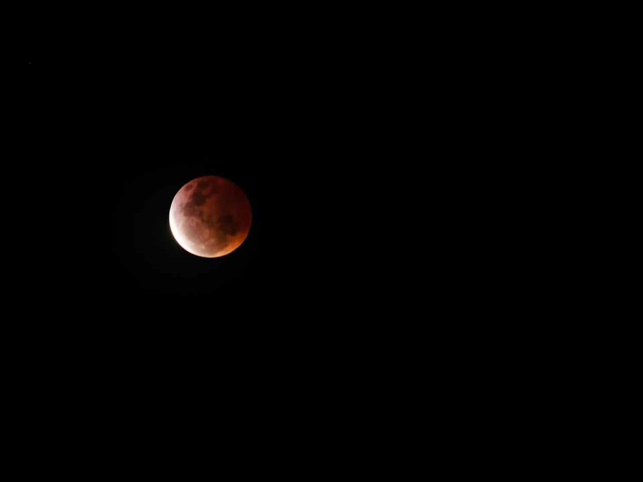 Fondo de pantalla Moon Eclipse 1280x960