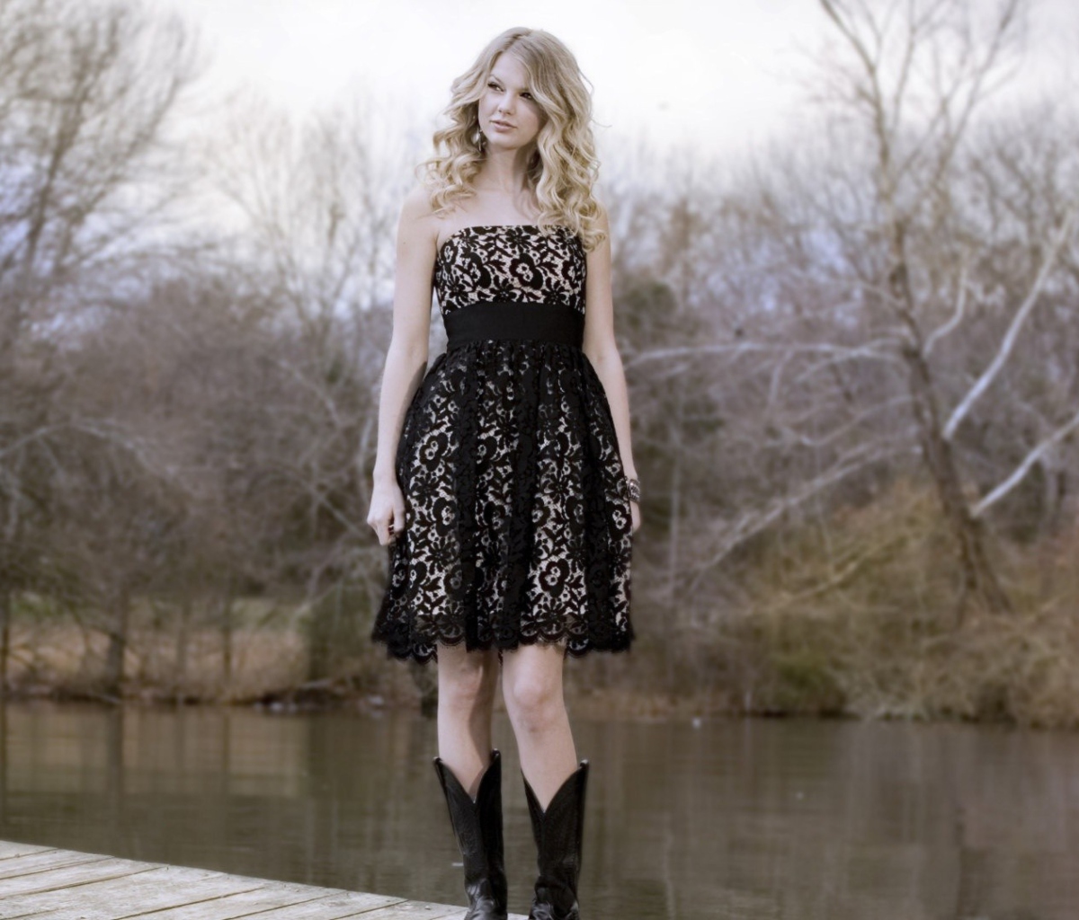 Sfondi Taylor Swift Black Dress 1200x1024