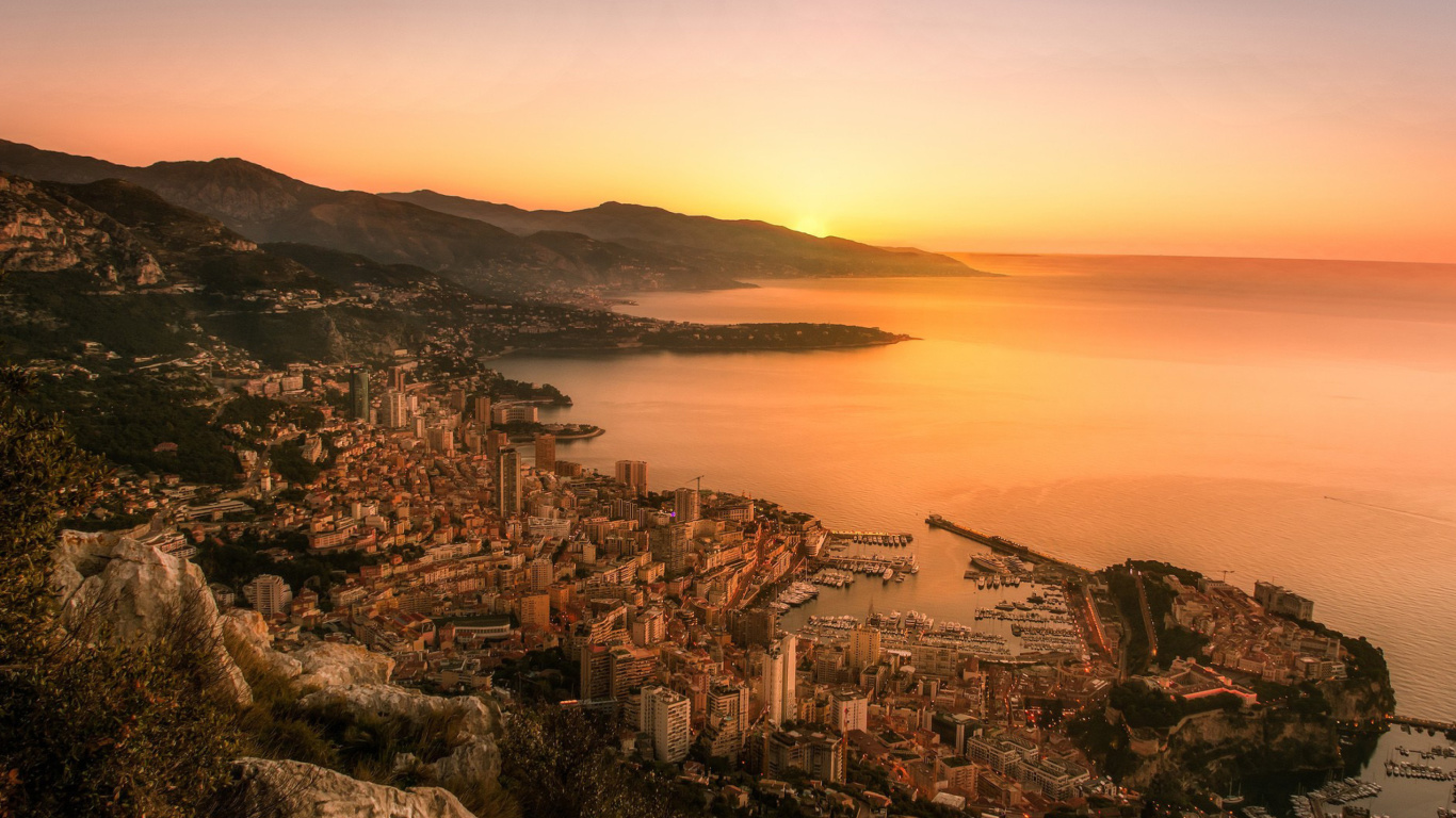 Sfondi Monaco Panoramic Photo 1366x768
