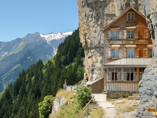 Gasthaus in Schweiz wallpaper 320x240