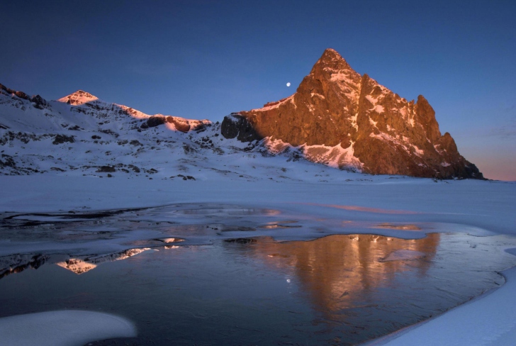 The Pyrenees Spain wallpaper