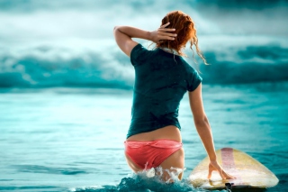 Girl In Blue Sea - Obrázkek zdarma pro Sony Tablet S