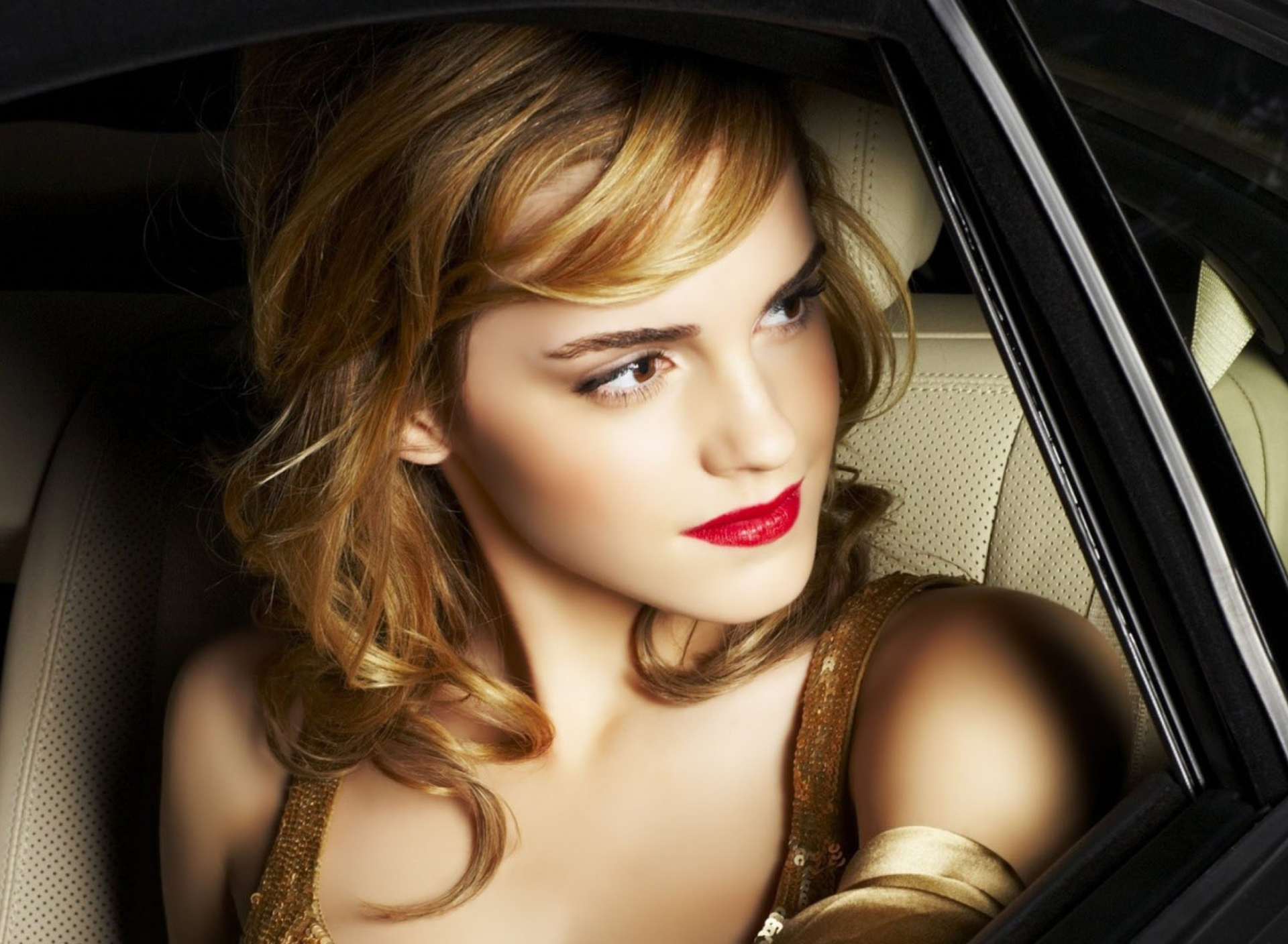 Sfondi Glamorous Emma Watson 1920x1408