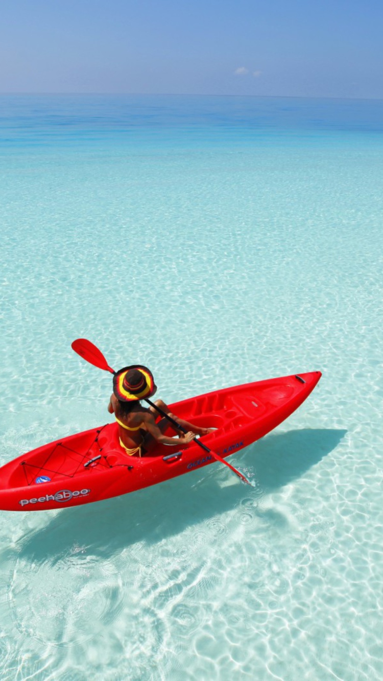 Red Kayak And Transparent Water screenshot #1 750x1334