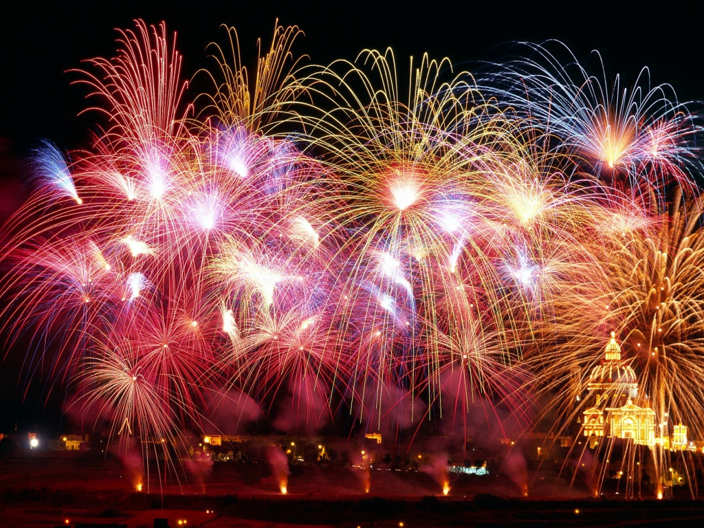 Das New Years Fireworks Wallpaper 1024x768