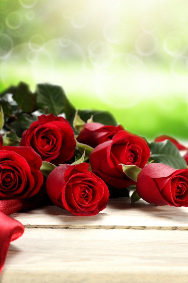 Обои Red Roses for Valentines Day 640x960