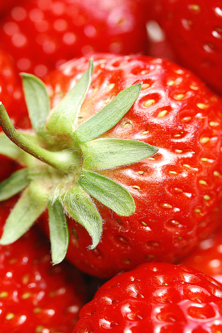 Strawberries wallpaper 320x480