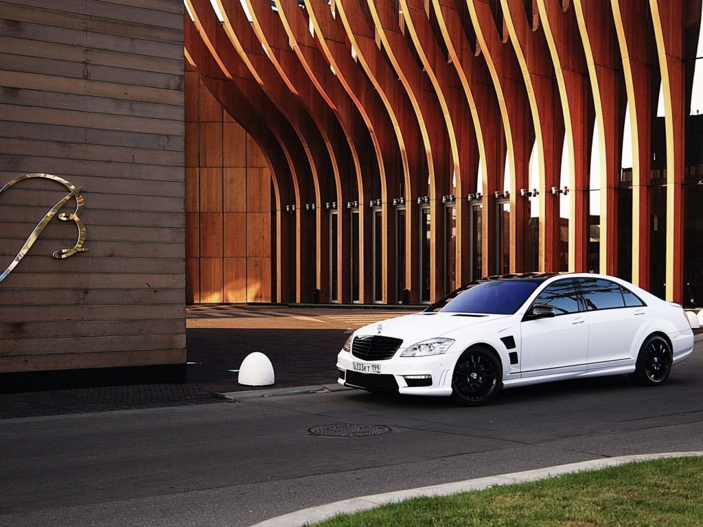 Fondo de pantalla S-Class Luxury Sedan Mercedes 1024x768