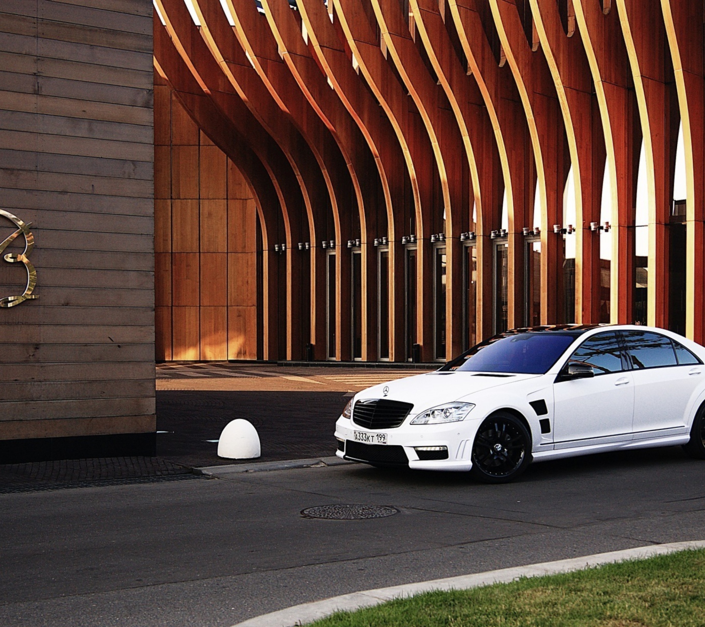 Screenshot №1 pro téma S-Class Luxury Sedan Mercedes 1440x1280