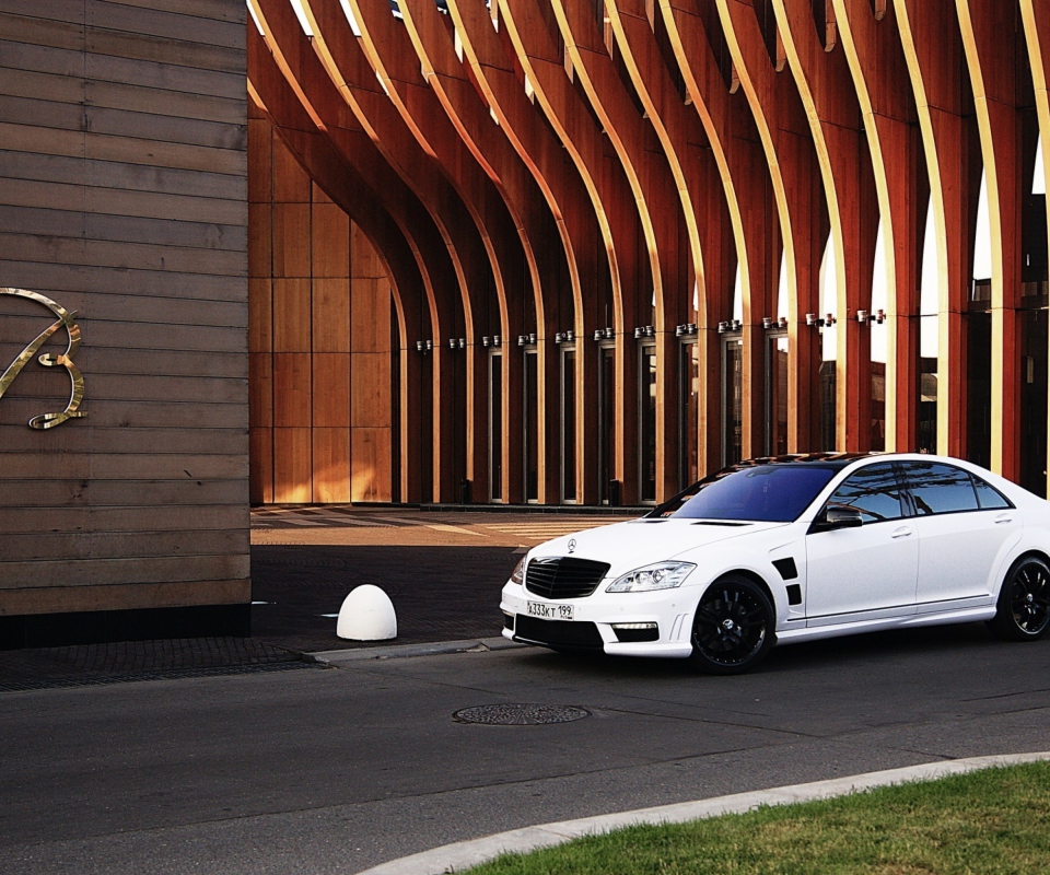 Screenshot №1 pro téma S-Class Luxury Sedan Mercedes 960x800