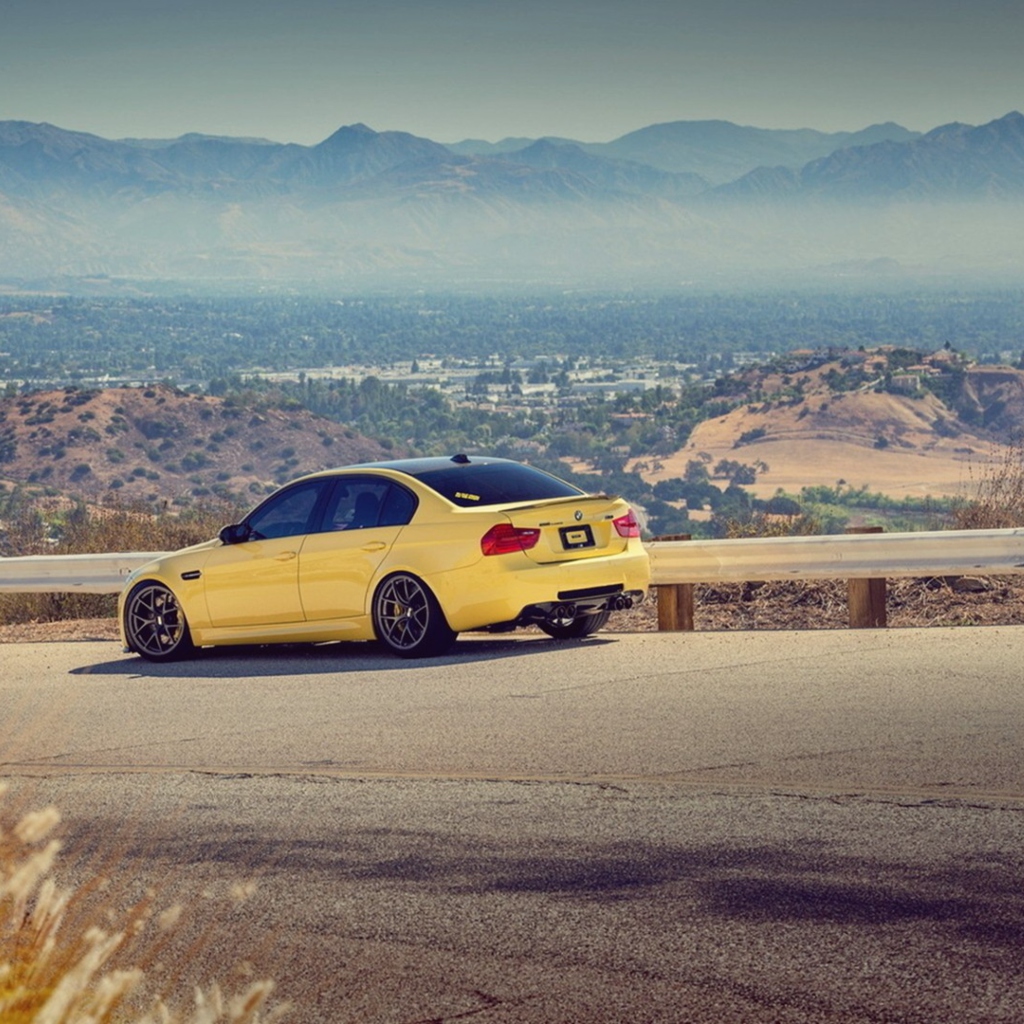 Screenshot №1 pro téma Yellow Bmw M3 E90 Mountain Road 1024x1024