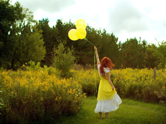Das Girl With Yellow Balloon Wallpaper 640x480