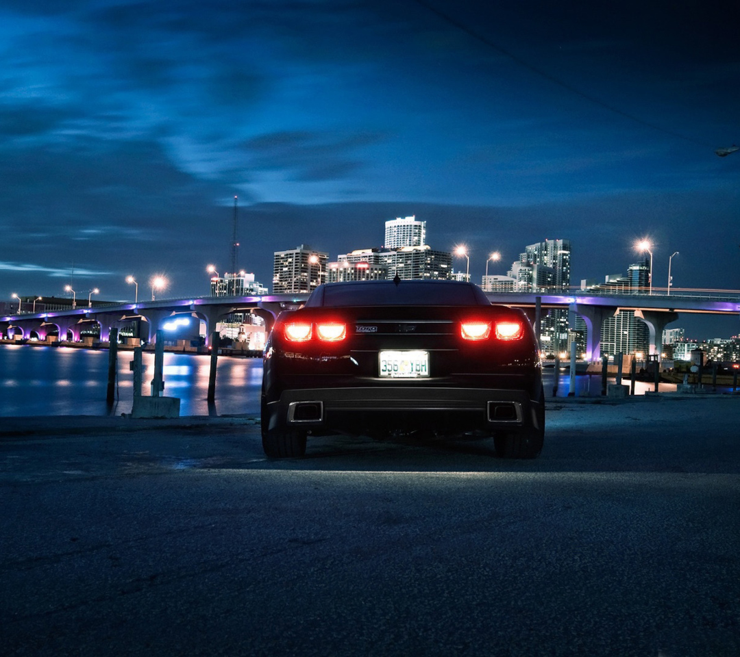 Das Chevrolet Camaro In Night Wallpaper 1080x960