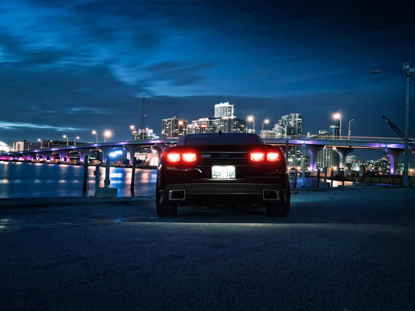 Screenshot №1 pro téma Chevrolet Camaro In Night 1400x1050