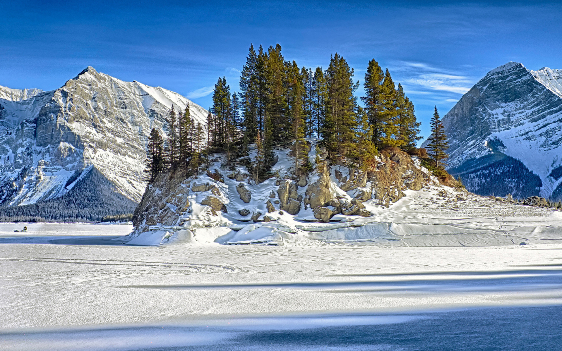 Screenshot №1 pro téma Warm snowy weather in mountains 1920x1200