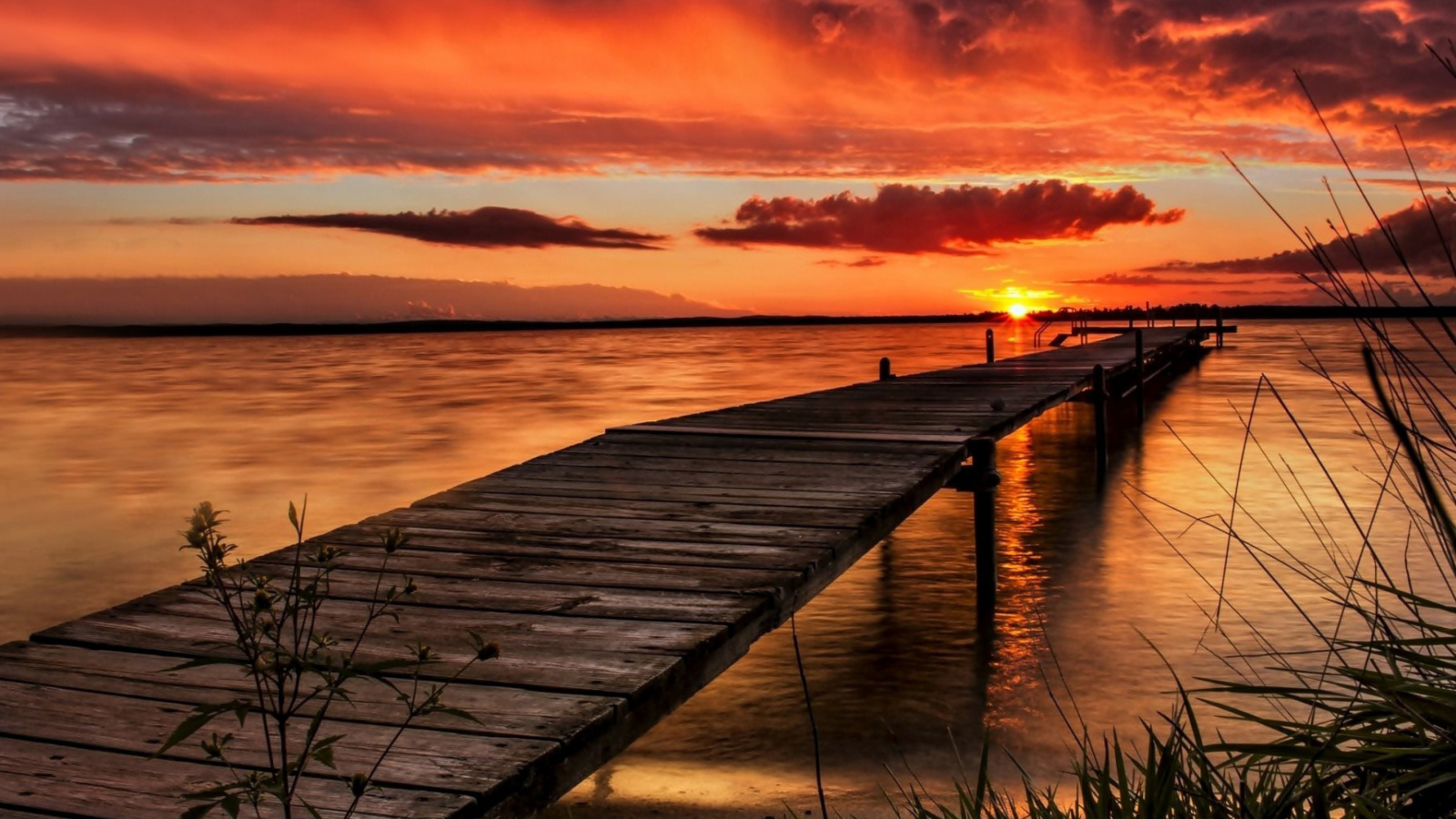 Fondo de pantalla Stunning Sunset in Sweden 1600x900