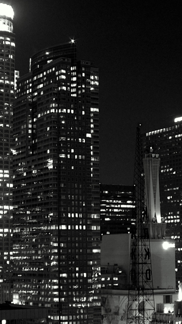 Sfondi Los Angeles Black And White 640x1136