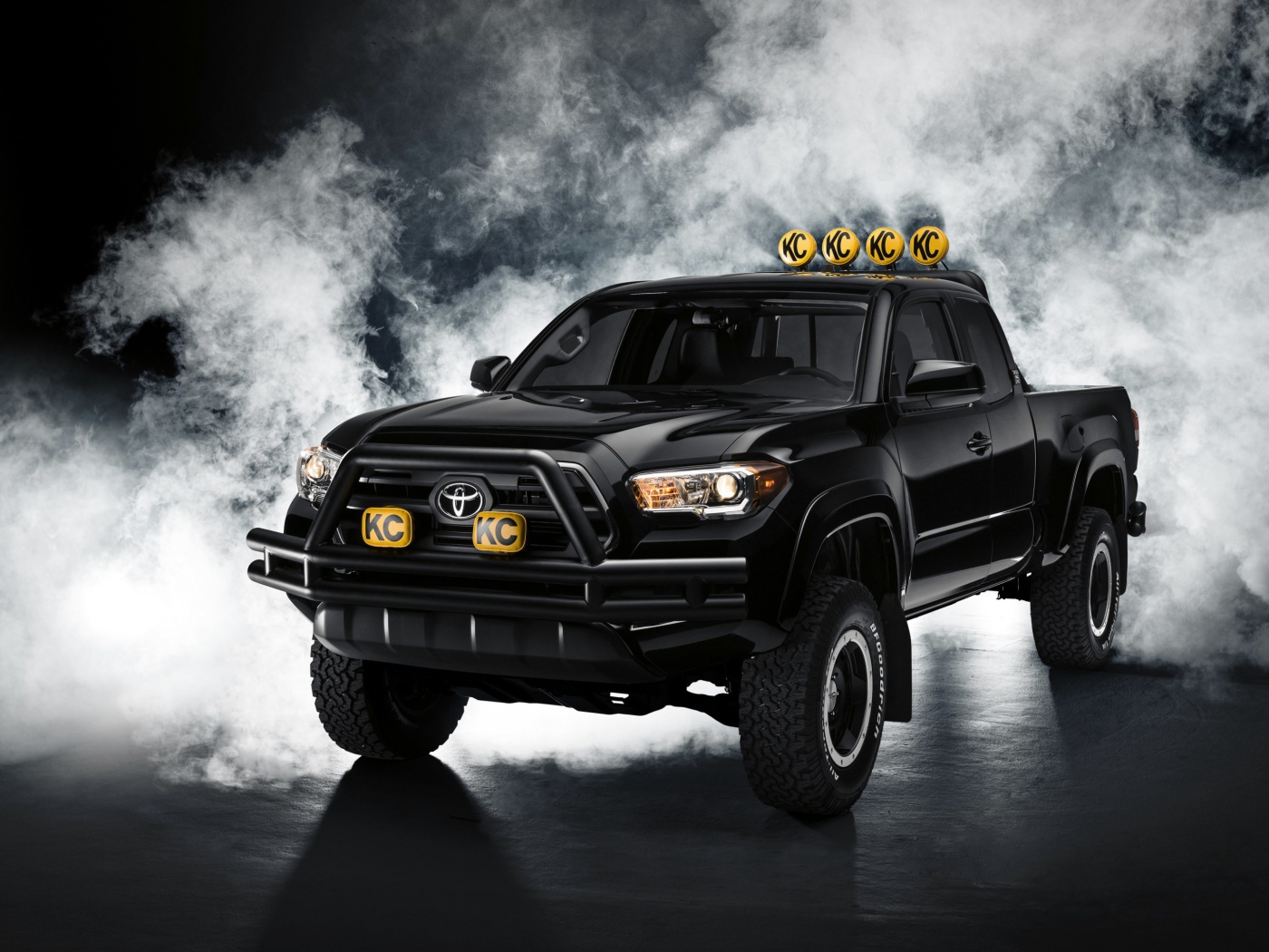 Toyota Tacoma Black wallpaper 1400x1050