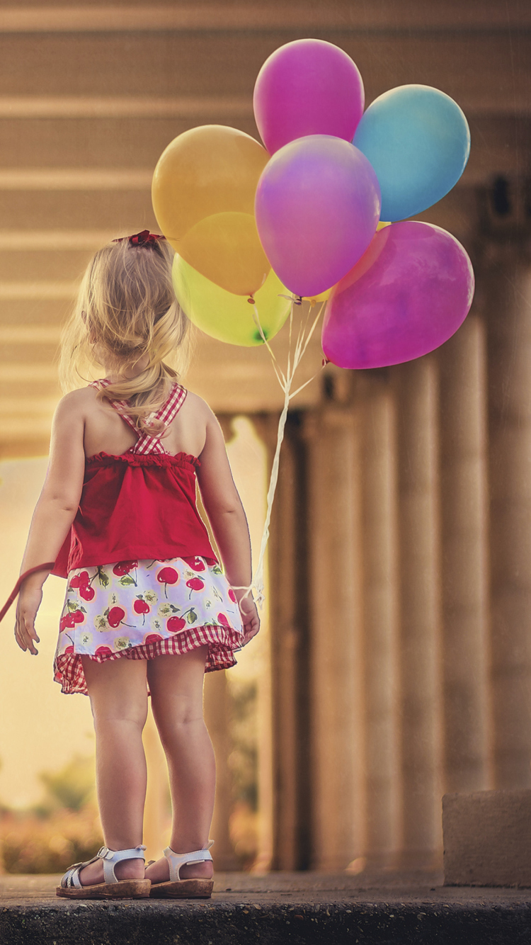 Fondo de pantalla Little Girl With Colorful Balloons 750x1334