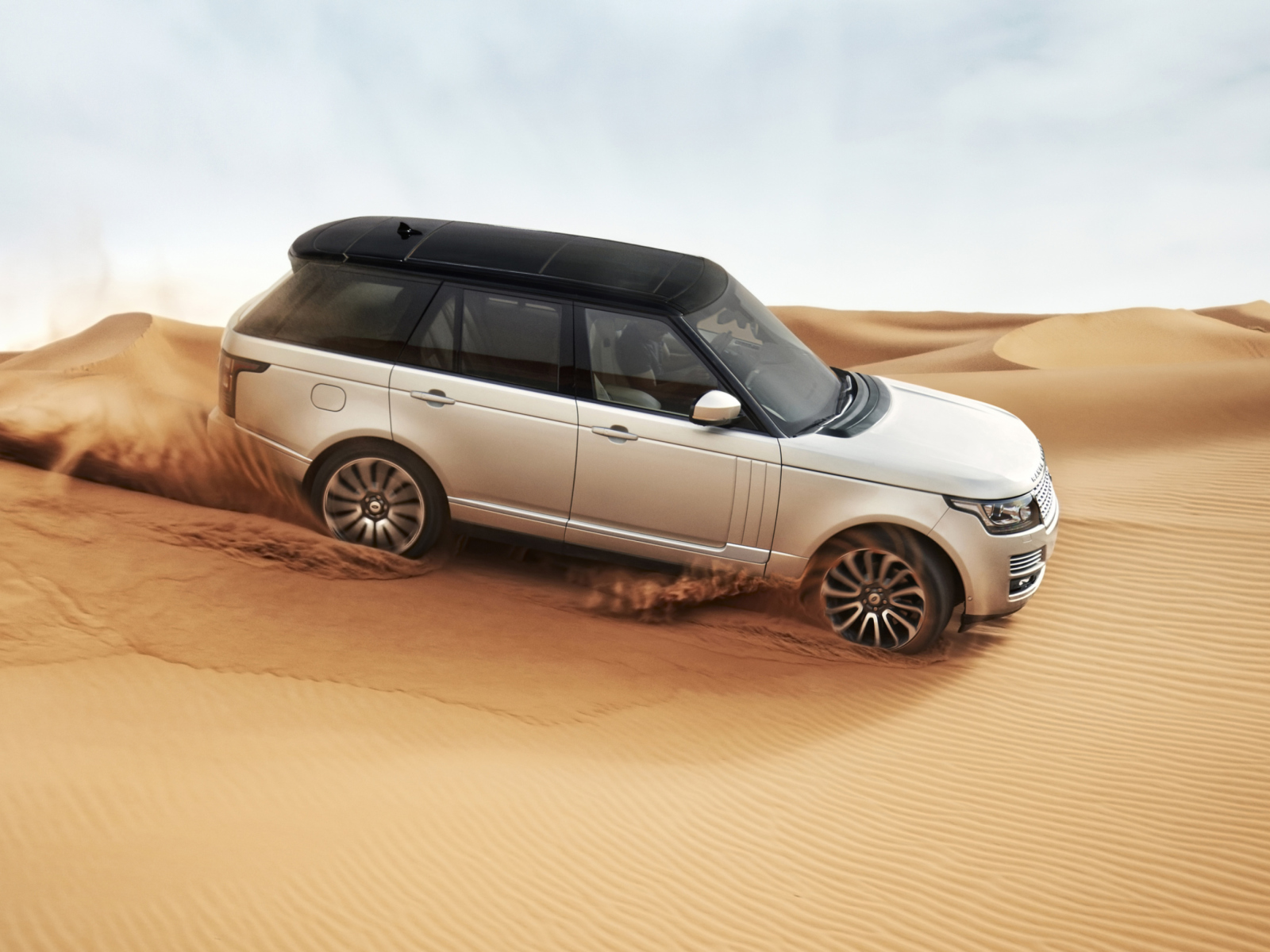 Screenshot №1 pro téma Range Rover In Desert 1600x1200