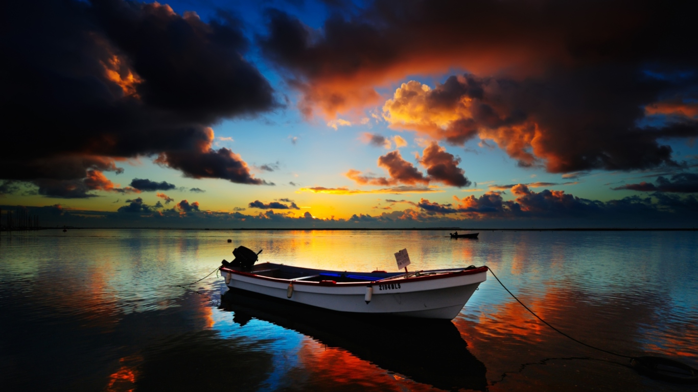 Screenshot №1 pro téma Boat In Sea At Sunset 1366x768