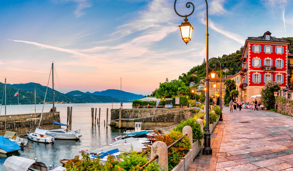 Das Cannobio Town on Lake Maggiore Wallpaper 1024x600