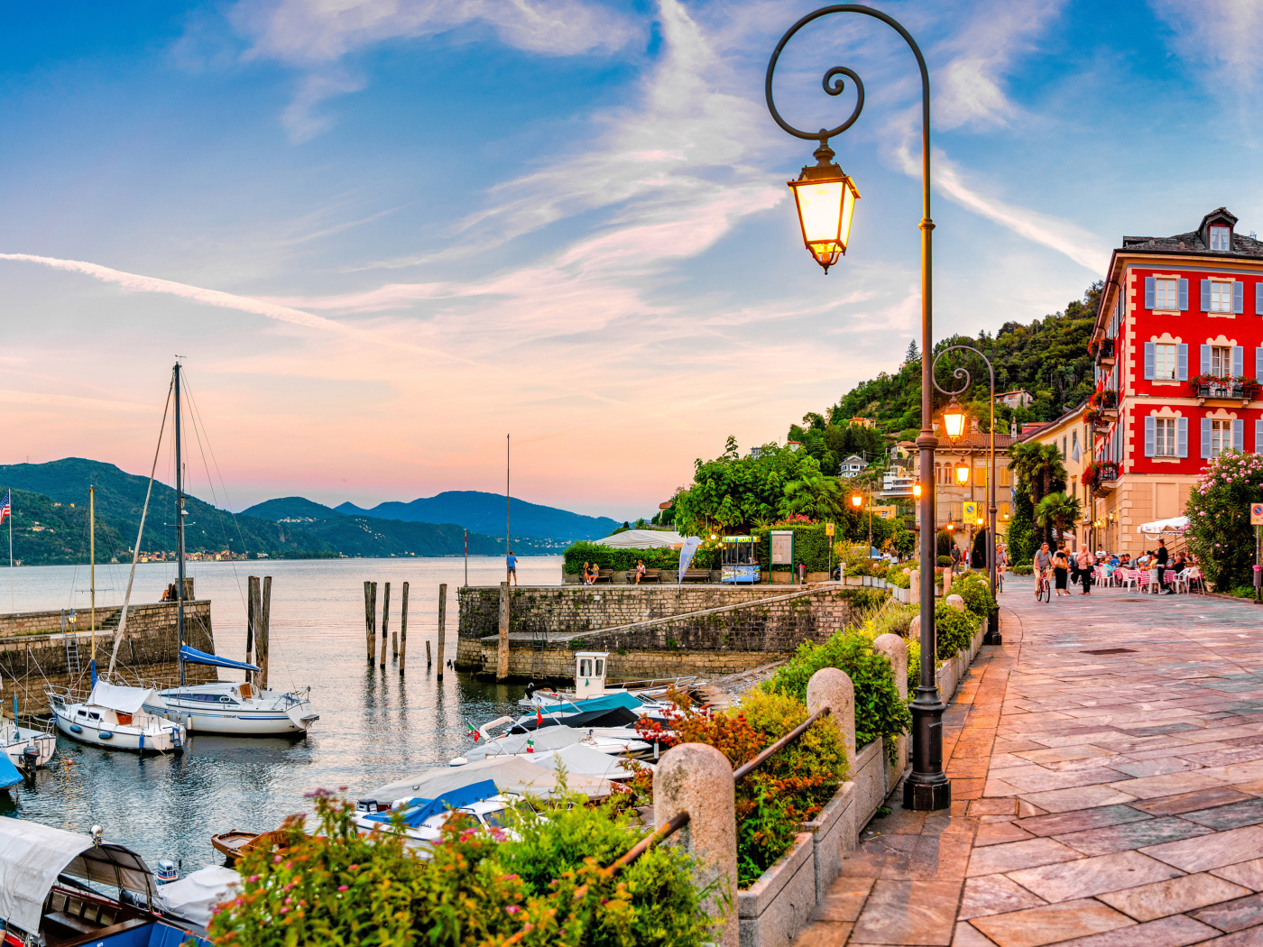 Das Cannobio Town on Lake Maggiore Wallpaper 1400x1050