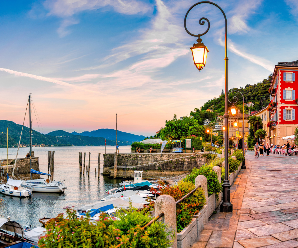 Cannobio Town on Lake Maggiore wallpaper 960x800