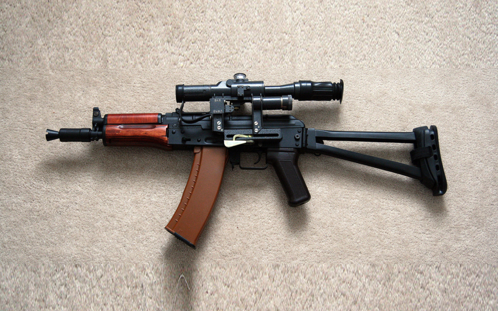 Das AK-47 Kalashnikov Wallpaper 1680x1050