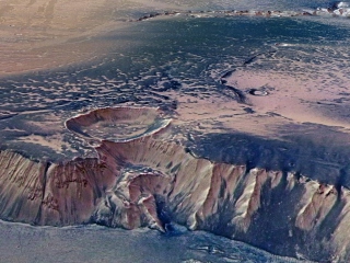 Обои Mars Crater 320x240