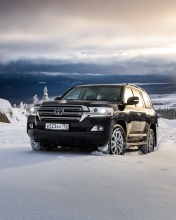 Toyota, Land Cruiser 200 in Snow wallpaper 176x220