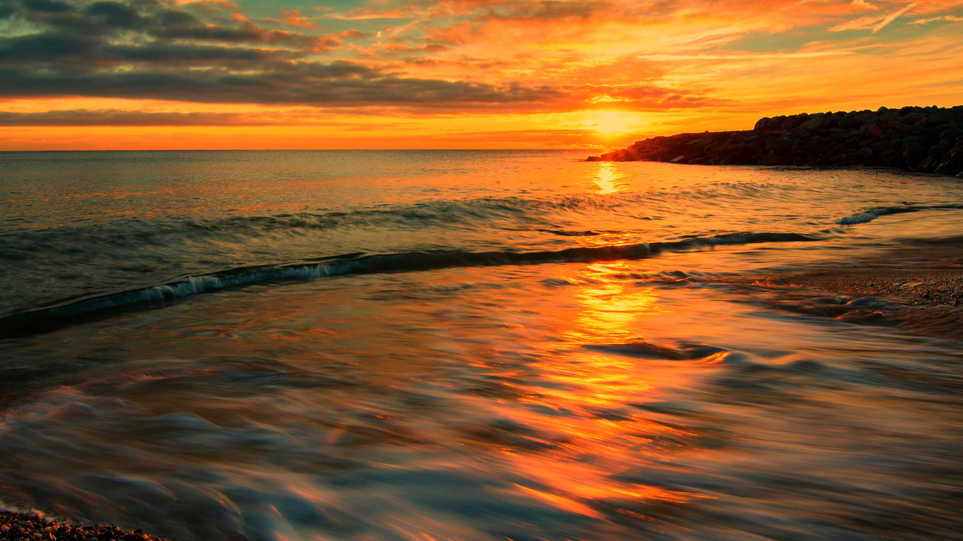 Italy Sunset on Tyrrhenian Sea screenshot #1 1366x768