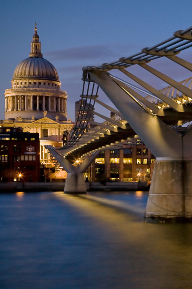 St Paul Cathedral And Millennium Bridge screenshot #1 640x960