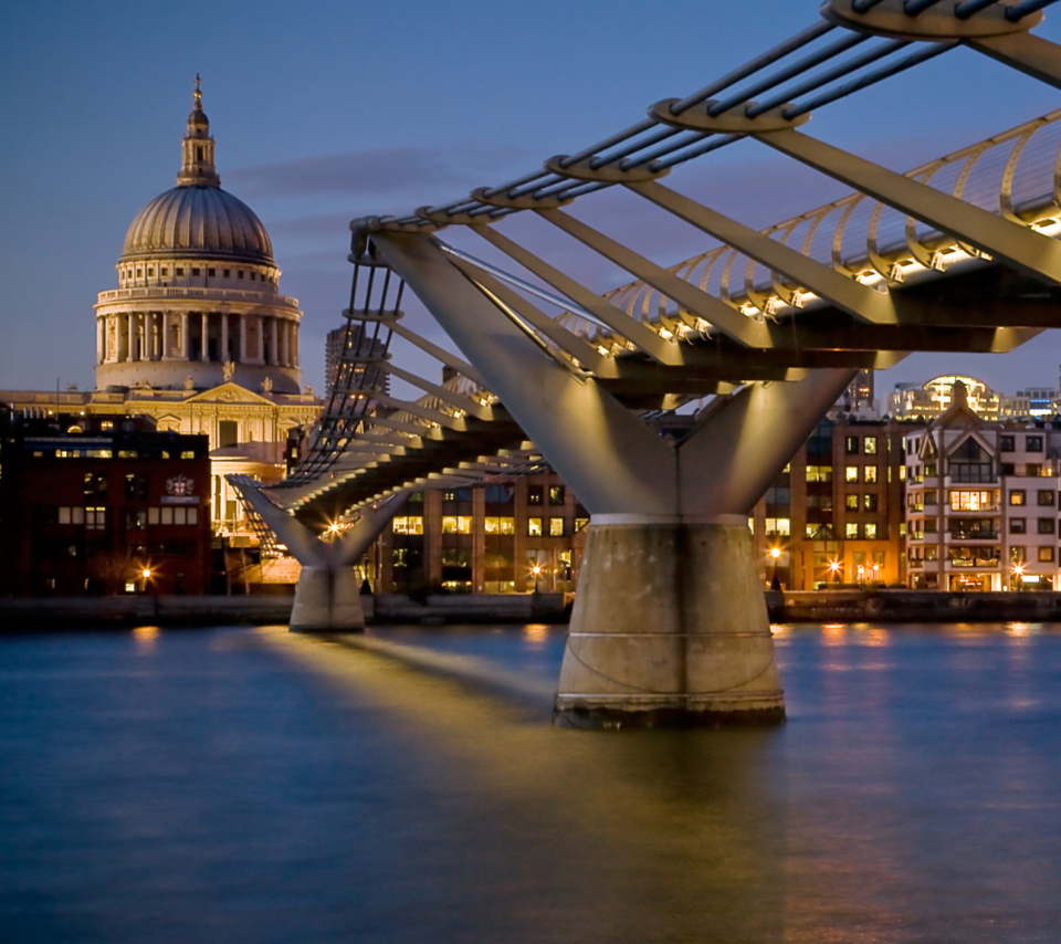 Screenshot №1 pro téma St Paul Cathedral And Millennium Bridge 960x854