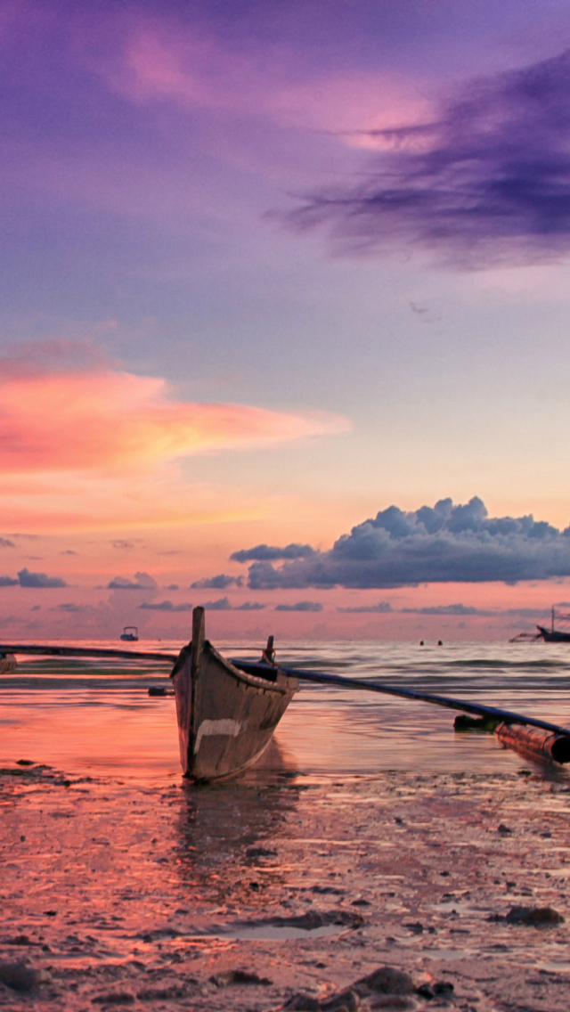 Das Pink Sunset And Boat At Beach In Philippines Wallpaper 640x1136