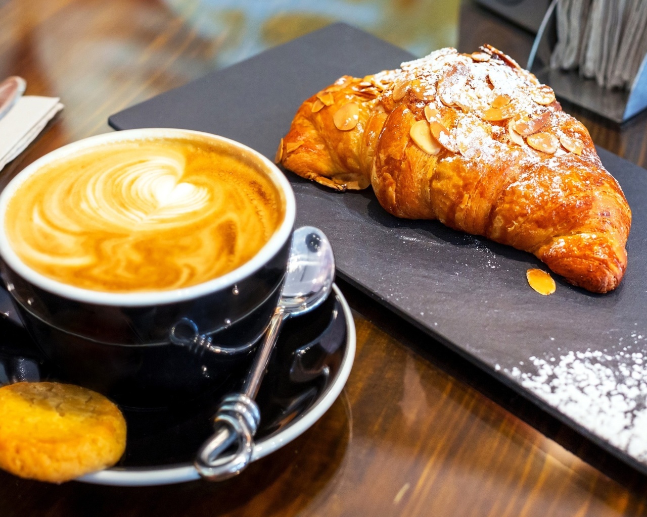 Croissant and cappuccino wallpaper 1280x1024