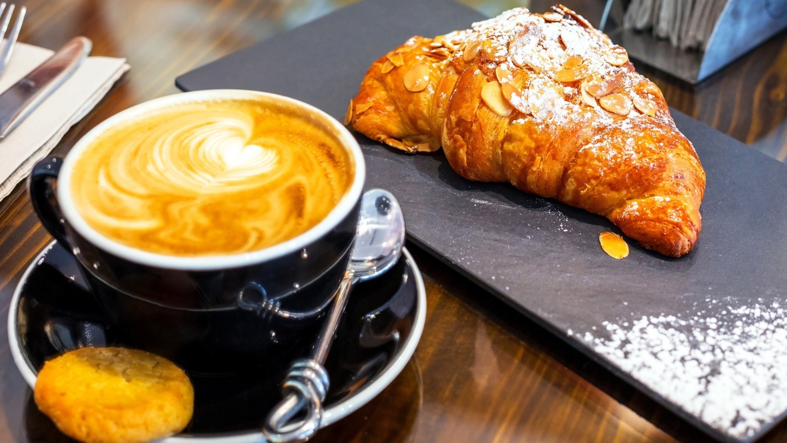 Croissant and cappuccino wallpaper 1600x900