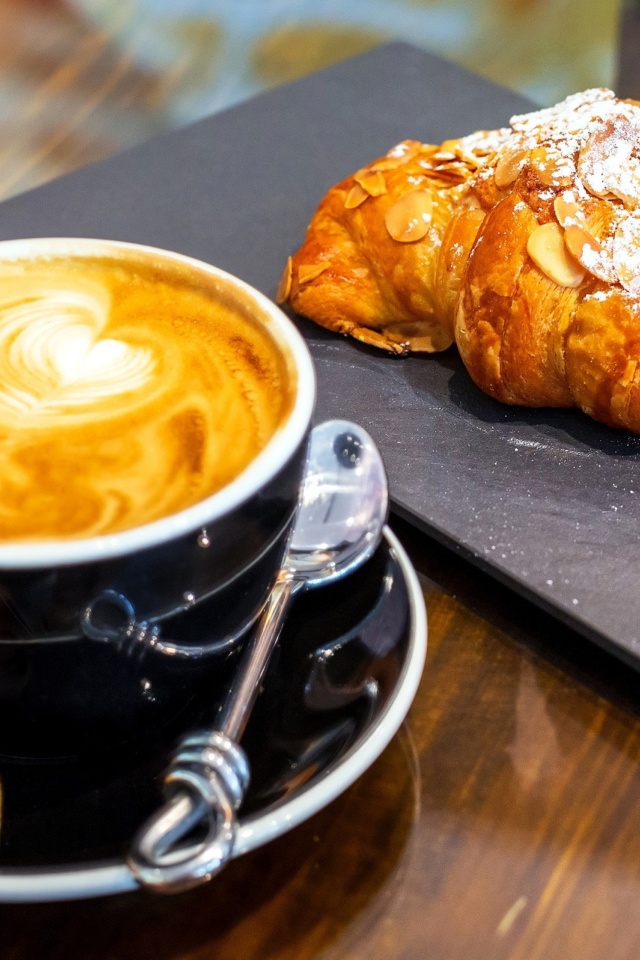 Croissant and cappuccino wallpaper 640x960