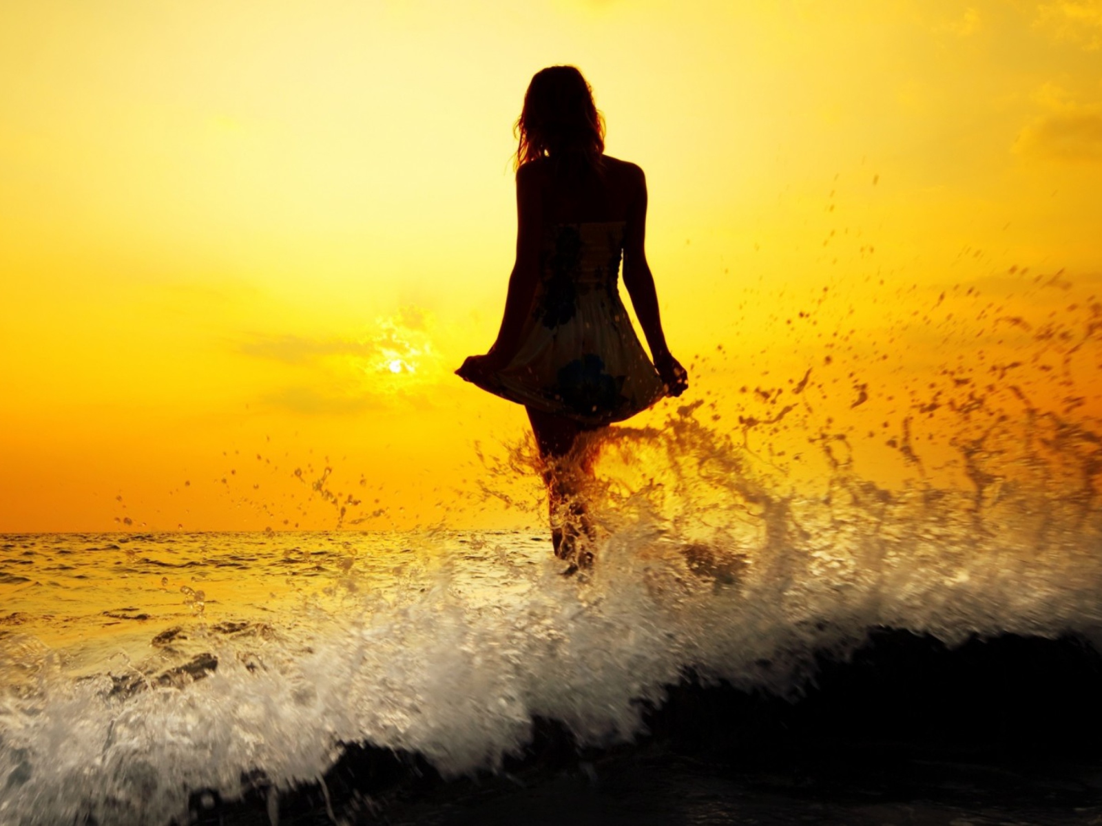 Girl Silhouette In Sea Waves At Sunset wallpaper 1600x1200