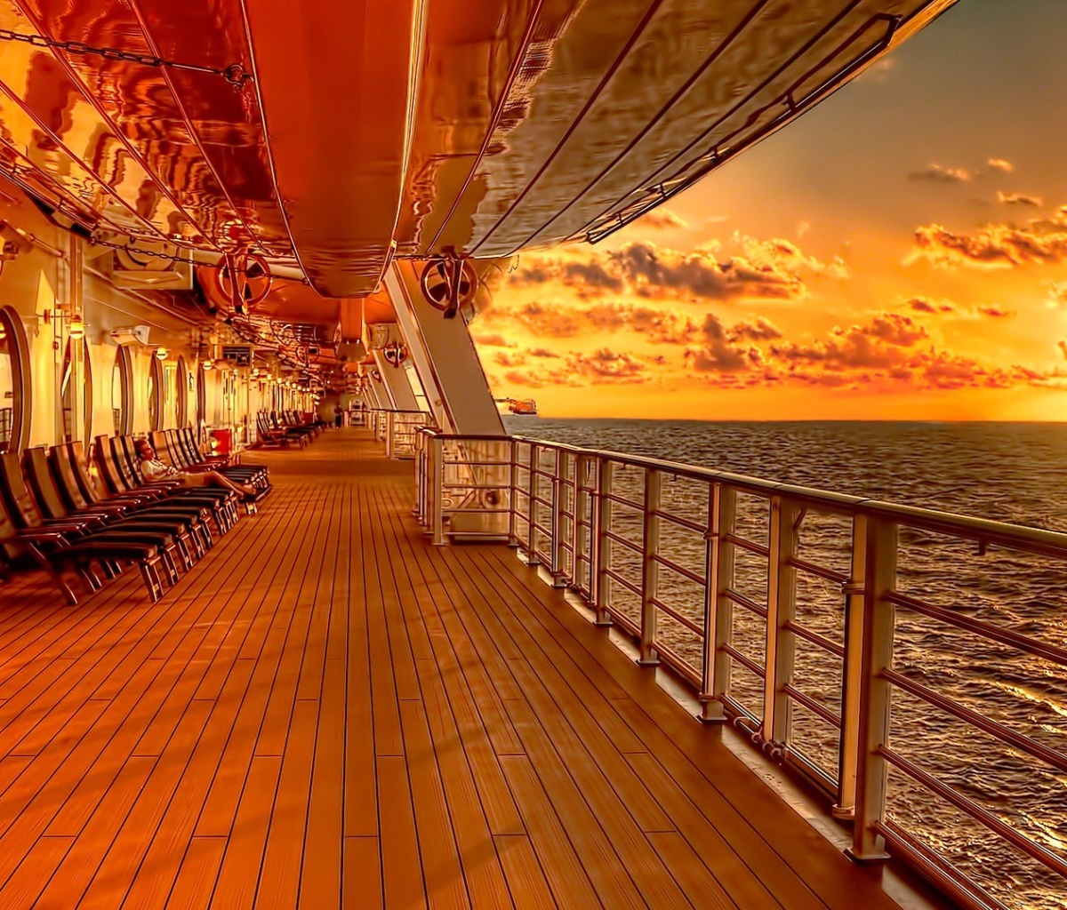Fondo de pantalla Sunset on posh cruise ship 1200x1024