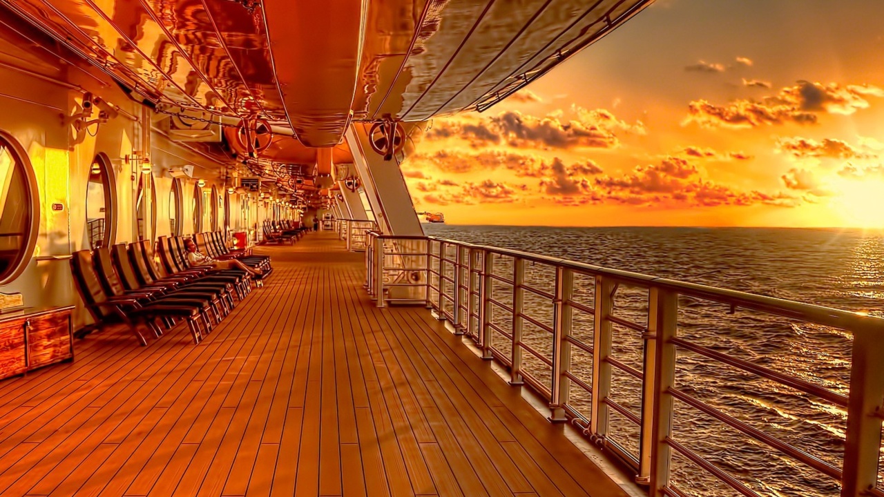 Fondo de pantalla Sunset on posh cruise ship 1280x720
