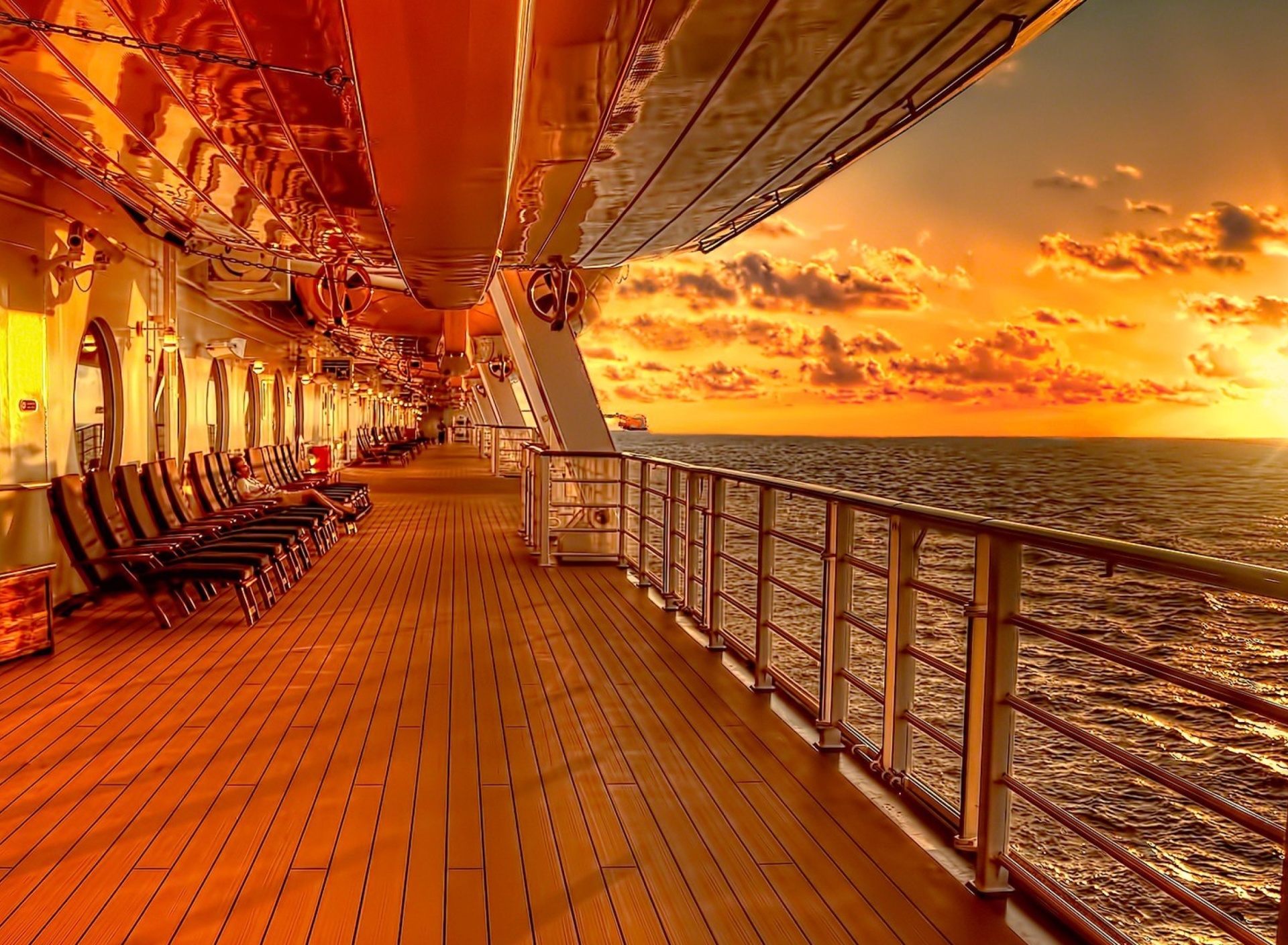 Обои Sunset on posh cruise ship 1920x1408