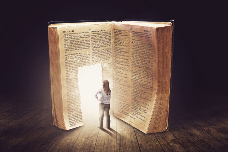 Das Bible Is A Door To Lightness Wallpaper