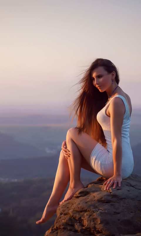 Screenshot №1 pro téma Girl with long Legs in White Dress 480x800