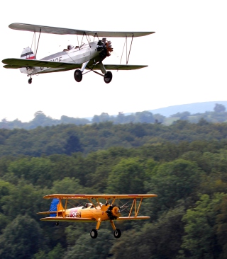 Airplanes Over Green Forest - Obrázkek zdarma pro Nokia X2
