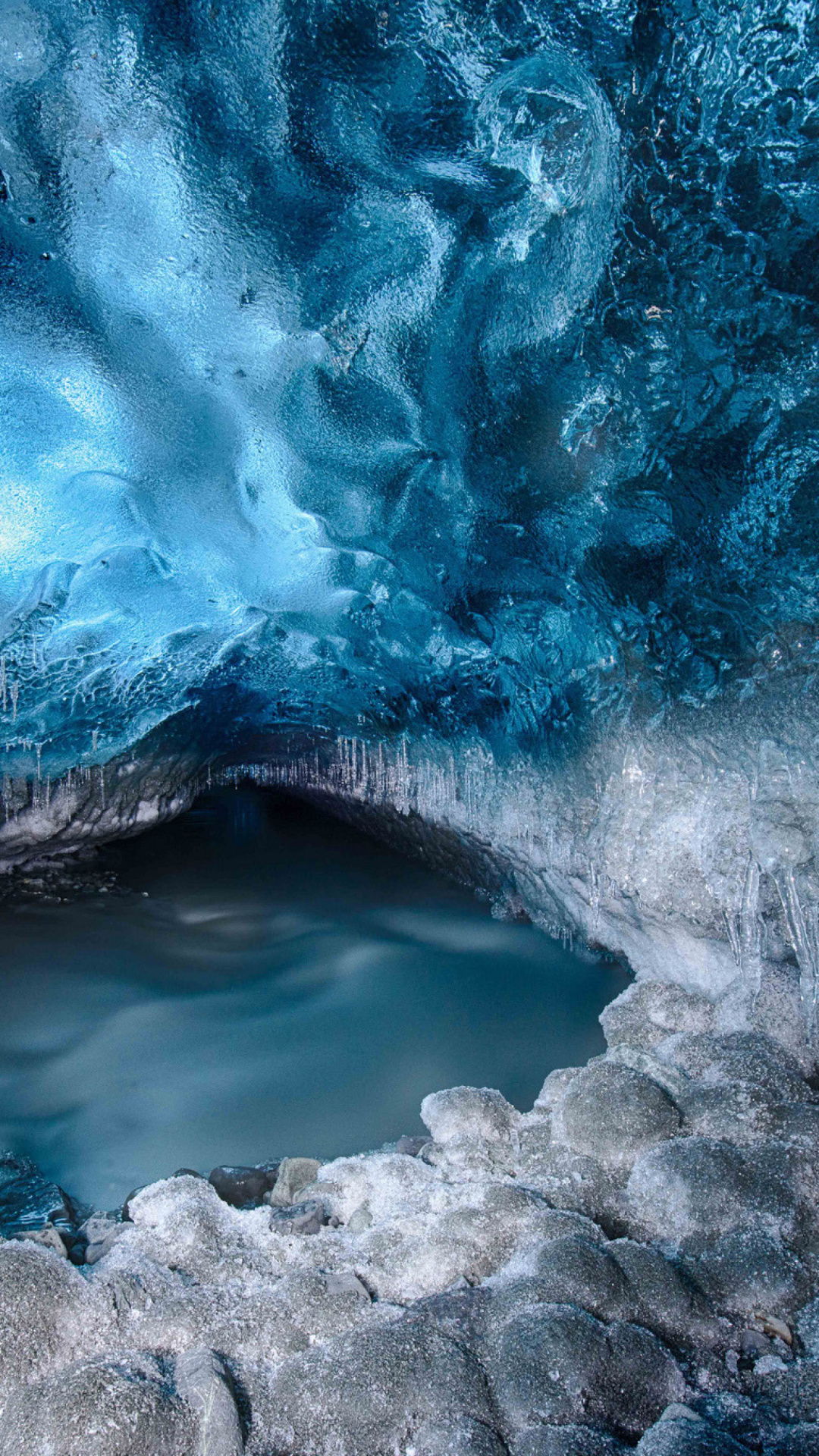 Обои Tunnel in Iceberg Cave 1080x1920