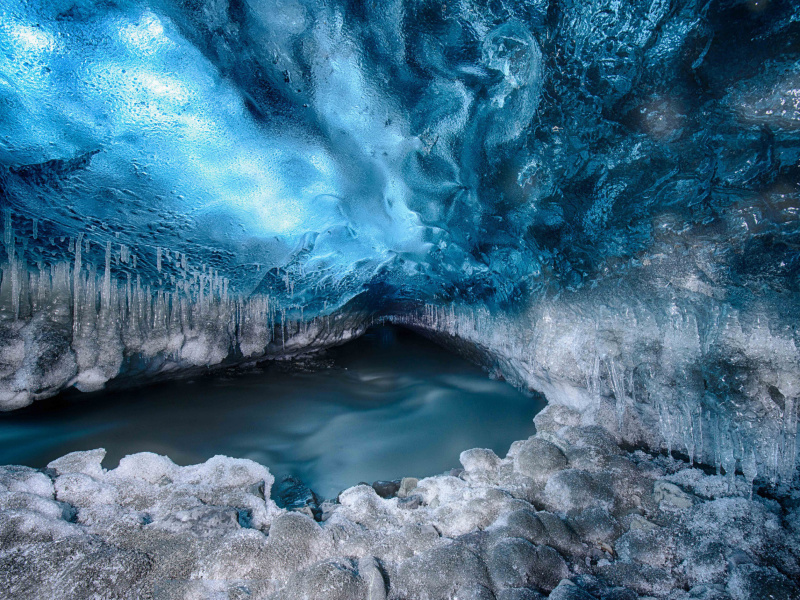 Fondo de pantalla Tunnel in Iceberg Cave 800x600